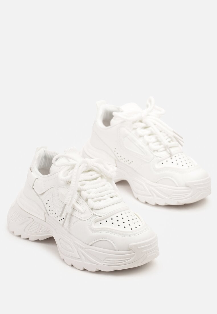 Białe Sneakersy w Streetwearowym Stylu na Tłoczonej Podeszwie Nelasea