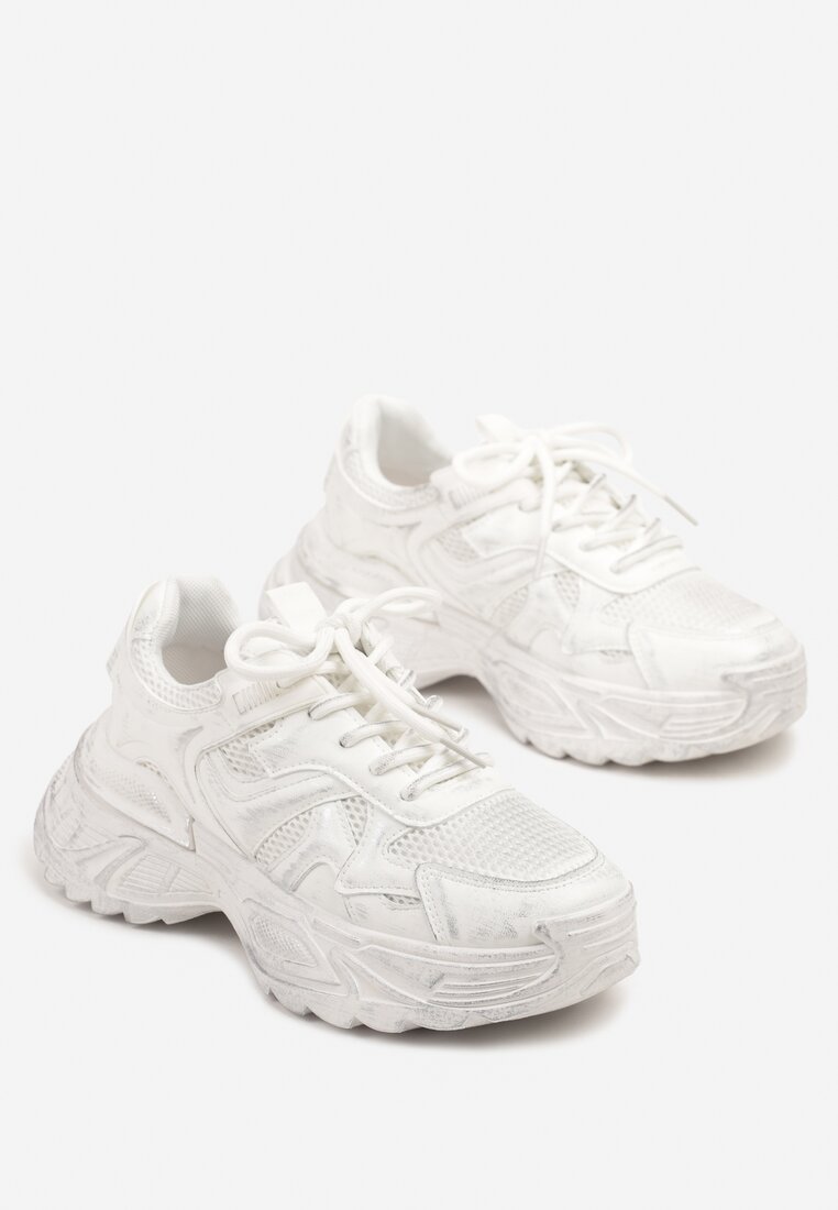 Białe Sneakersy w Streetwearowym Stylu na Podeszwie z Tłoczeniami Neodeoriel