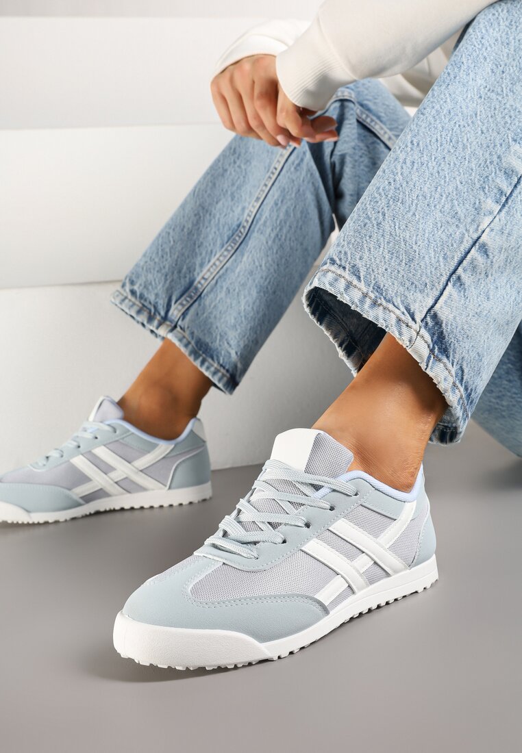 Jasnoniebieskie Sneakersy na Płaskiej Podeszwie z Geometrycznym Wzorem Rivmi