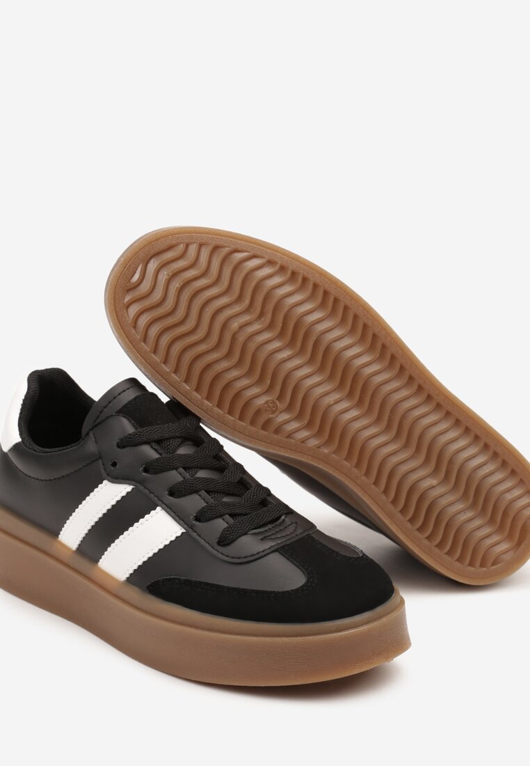 Czarne Sneakersy Tenisówki Ozdobione Paskami Sovresia