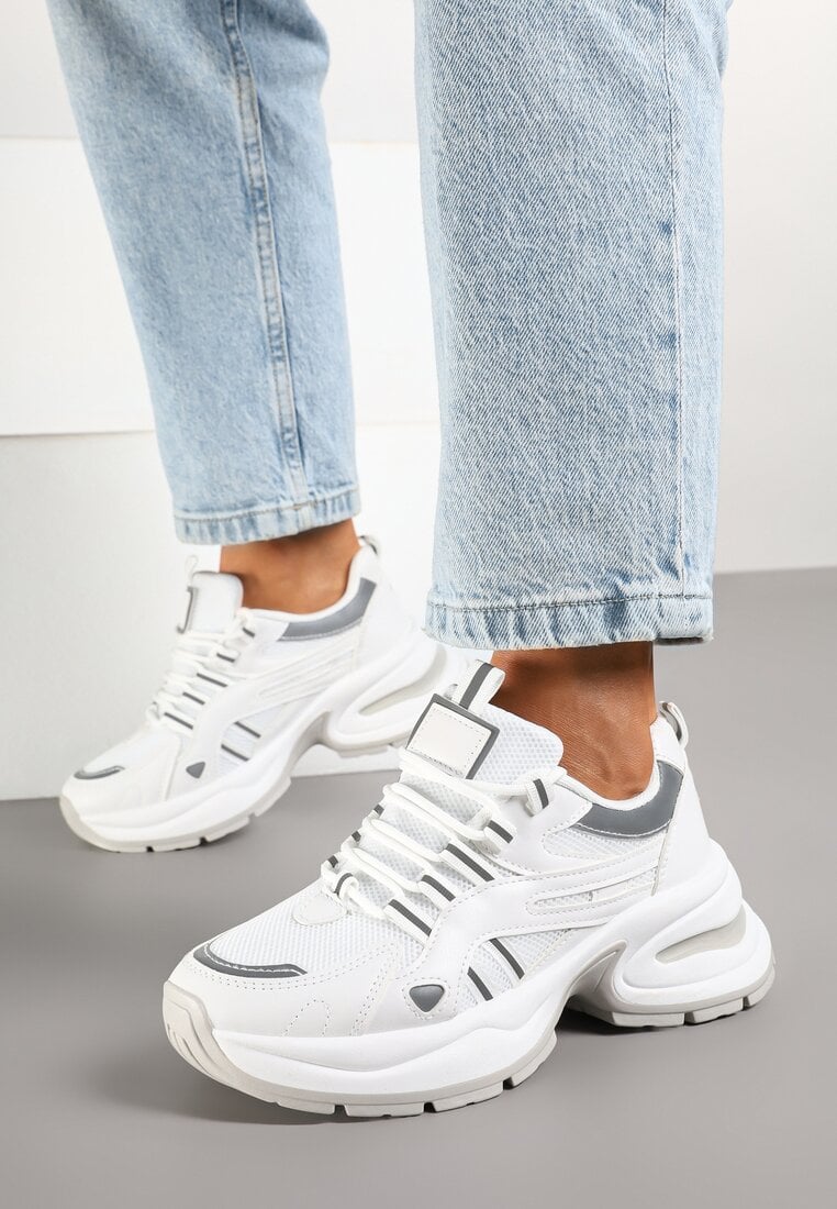 Białe Sneakersy na Platformie z Geometrycznym Motywem Nyramia