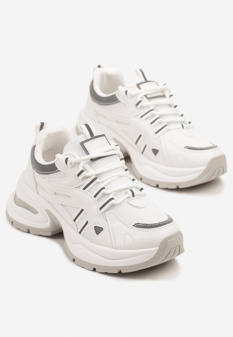 Białe Sneakersy na Platformie z Geometrycznym Motywem Nyramia