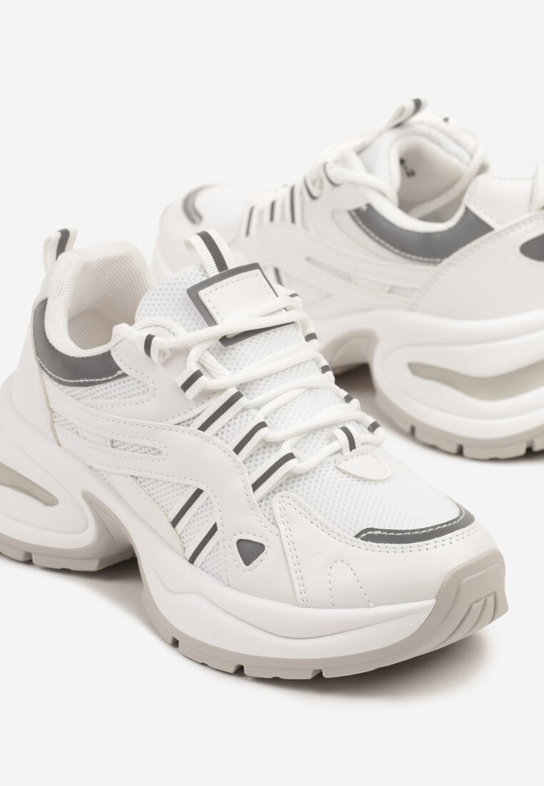 Białe Sneakersy na Platformie z Geometrycznym Motywem Nyramia