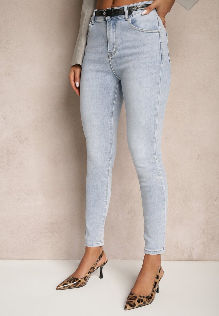 Niebieskie Jeansy o Kroju Slim High Waist Zdobione Haftem w Kształcie Serca Araniah
