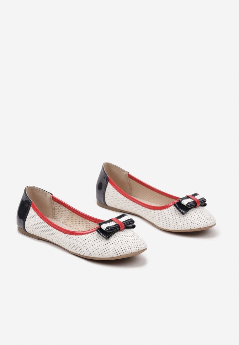 Biało-Czerwone Balerinki z Ażurową Perforacją i Skórzaną Wkładką Zdobione Kokardą Norapis