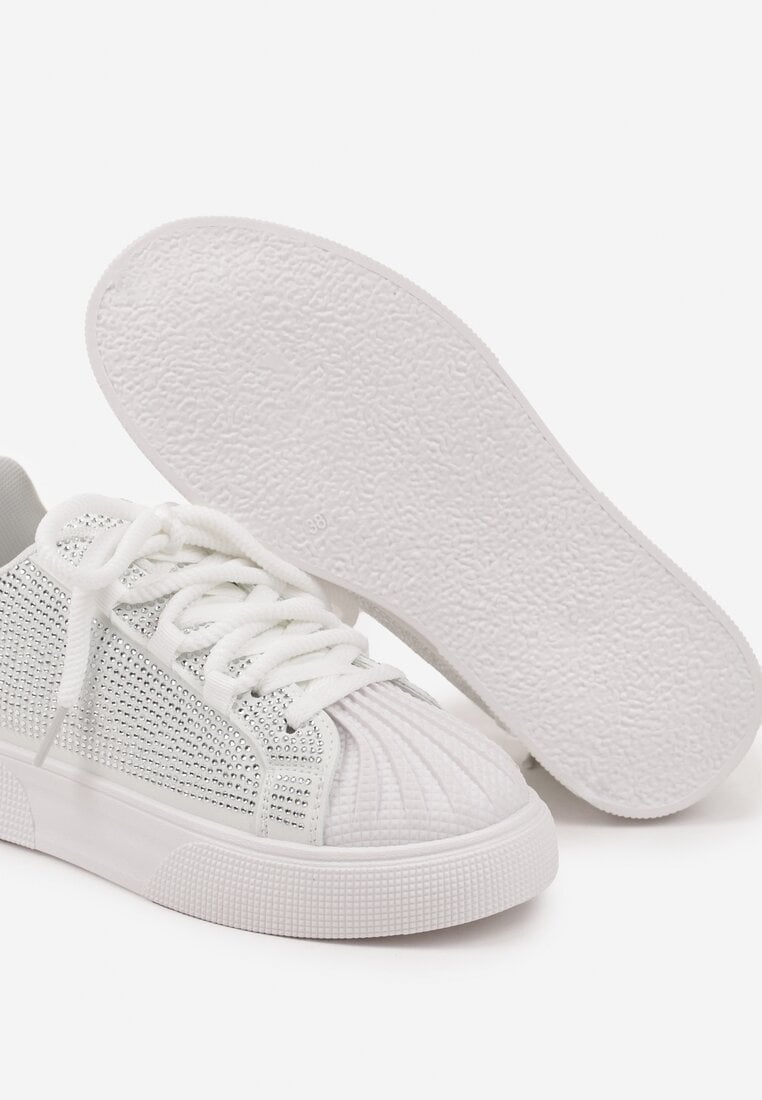Białe Sneakersy z Ozdobnym Tłoczeniem i Cyrkoniami Dorreia