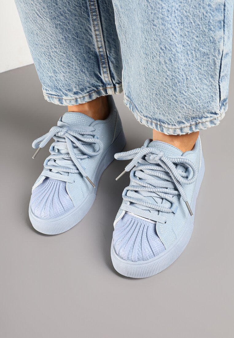 Niebieskie Sneakersy z Ozdobnym Tłoczeniem i Cyrkoniami Dorreia