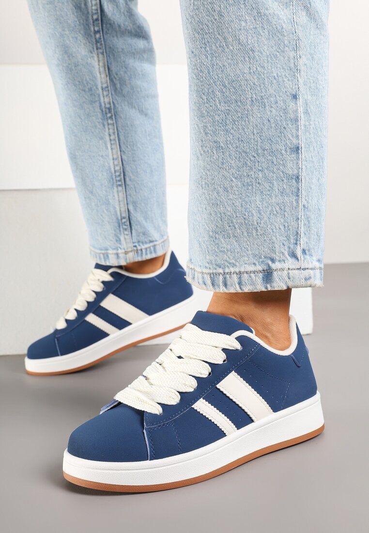 Granatowe Sneakersy na Niskiej Platformie z Naszywkami Flordexia
