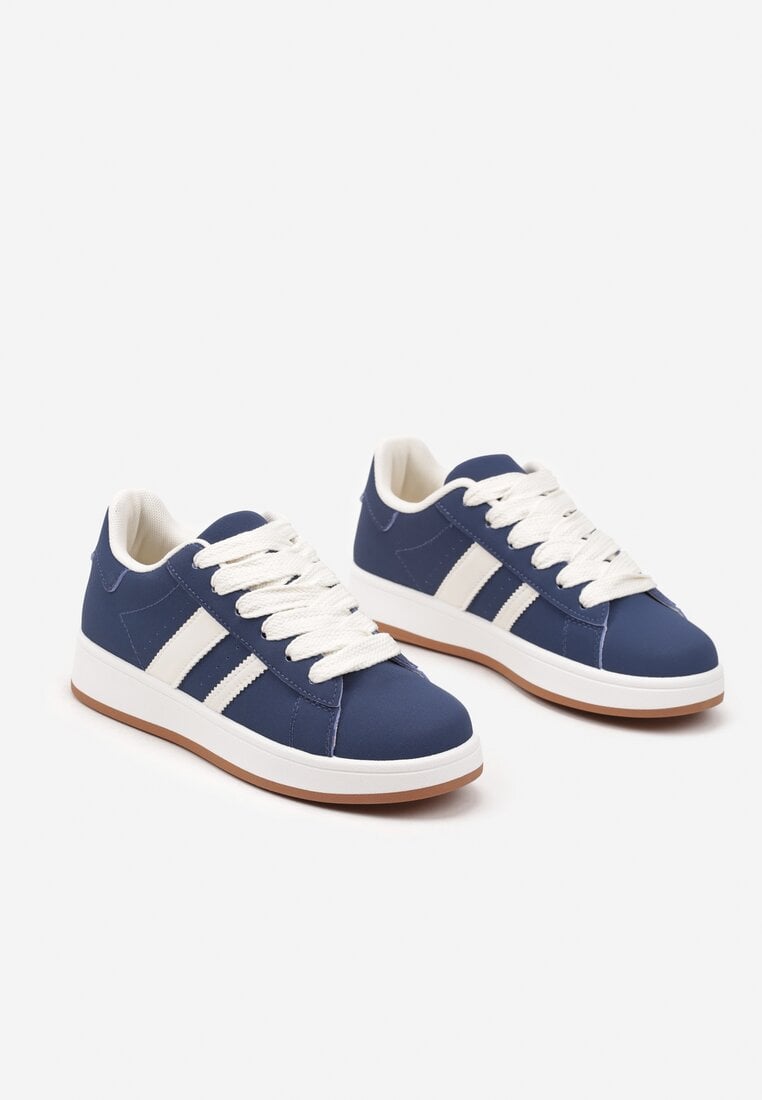 Granatowe Sneakersy na Niskiej Platformie z Naszywkami Flordexia