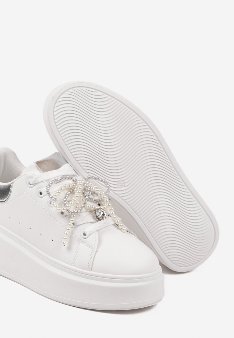 Biało-Srebrne Sneakersy na Platformie z Perełkami Przy Sznurowadłach Ulianori