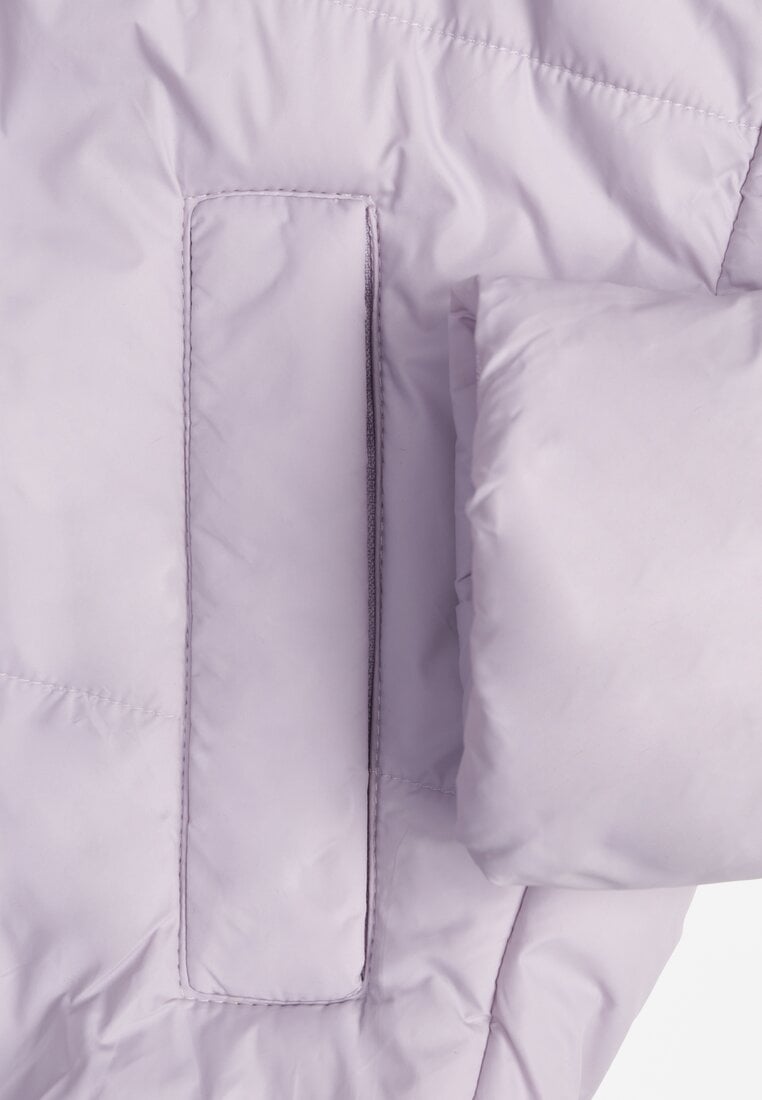 Jasnofioletowa Kurtka z Szerokim Pikowaniem i Nieodpinanym Kapturem Ninilira