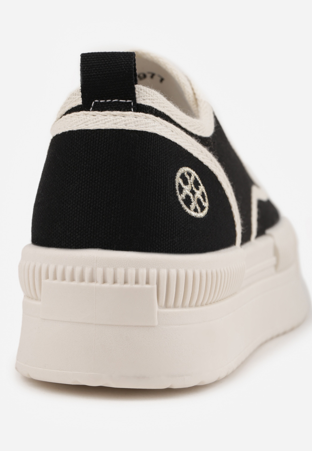 Czarne Trampki na Platformie z Metaliczną Ozdobą Afleeria