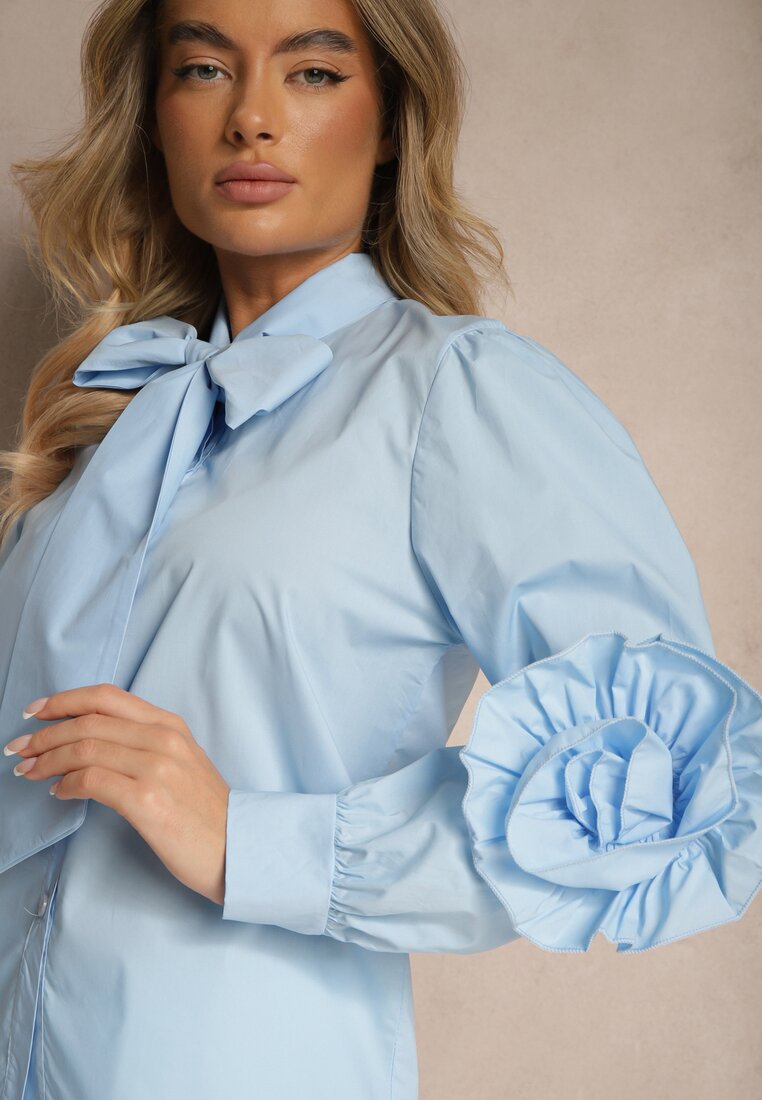Niebieska Koszula z Elegancką Kokardą i Falbanami Zaliressa