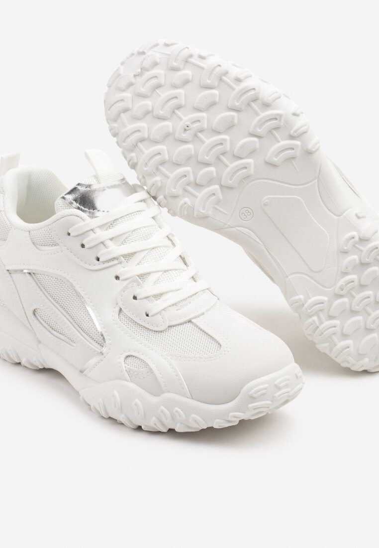 Białe Sneakersy Ozdobione Tłoczoną Cholewką Pillitha