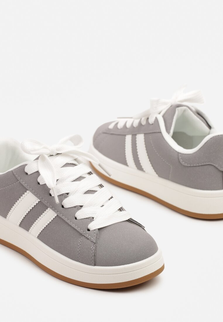 Szare Sneakersy Ozdobione Motywem Pasków Flortewi