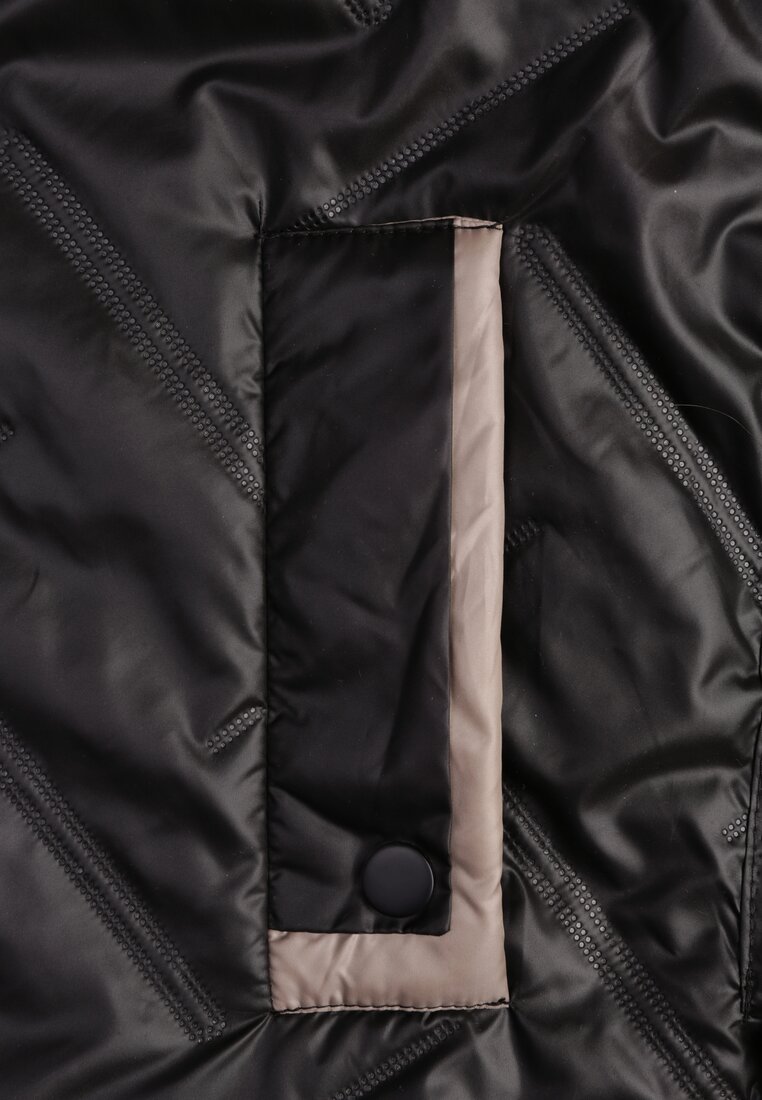 Czarna Kurtka z Pikowanymi Przeszyciami i Kapturem Ściągana po Bokach Nusillian