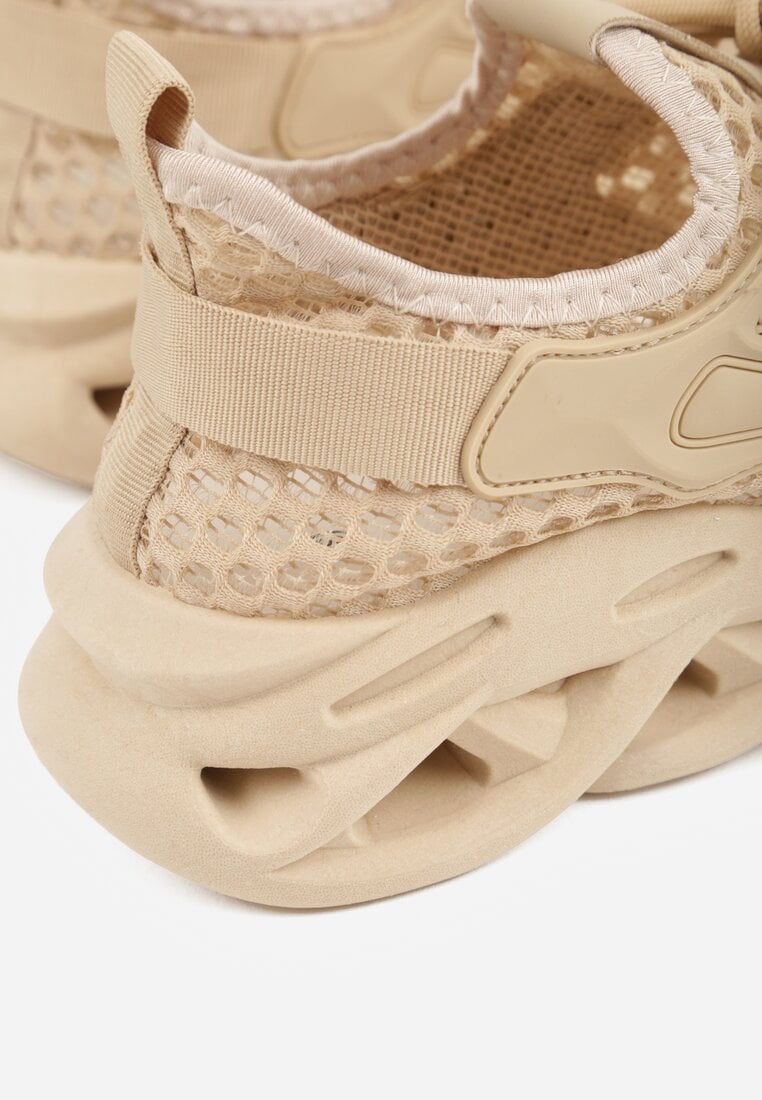 Ciemnobeżowe Buty Sportowe Sneakersy na Platformie Ozdobionej Tłoczeniem Teliriella