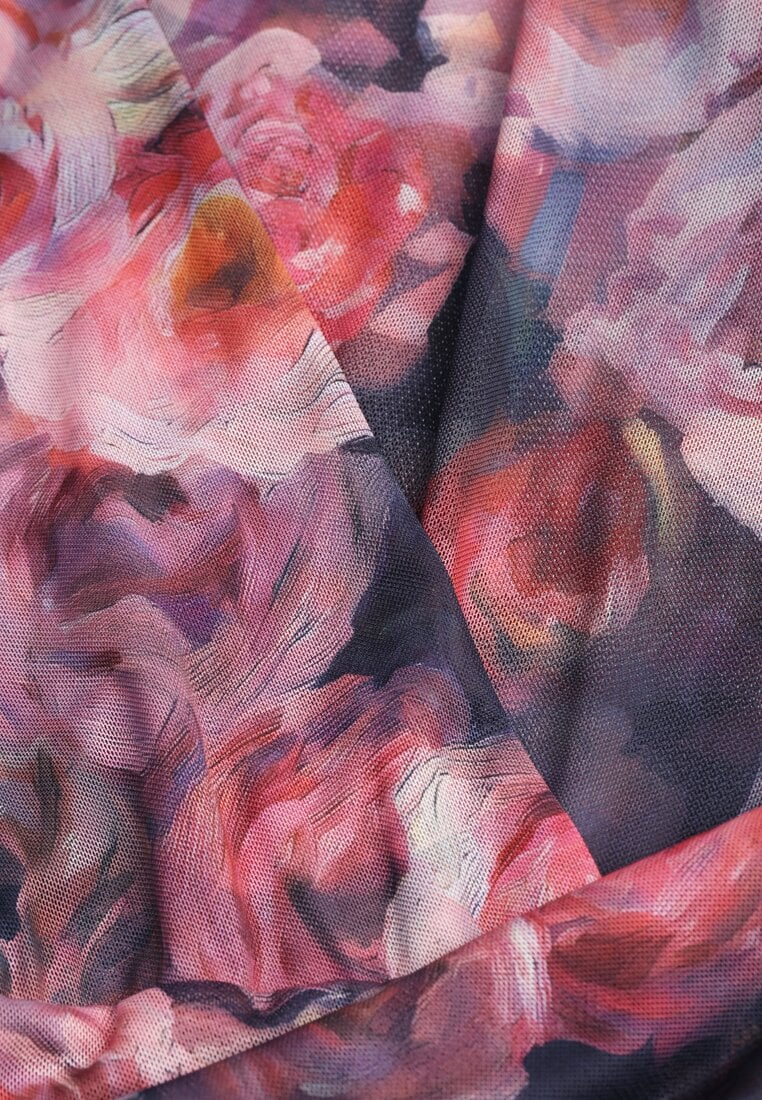 Czarno-Czerwona Kopertowa Sukienka z Siateczki z Wiskozą Zdobiona Marszczeniem Varseli