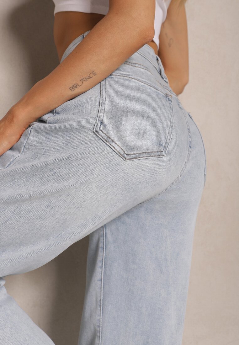 Niebieskie Jeansy Mom Fit High Waist Zdobione Haftem w Kształcie Serca Valliora