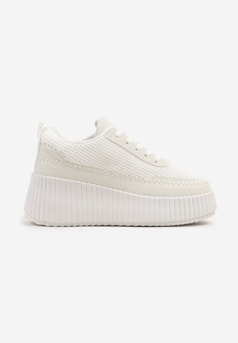 Białe Sneakersy na Tłoczonej Platformie z Ozdobnymi Przeszyciami Faloviela