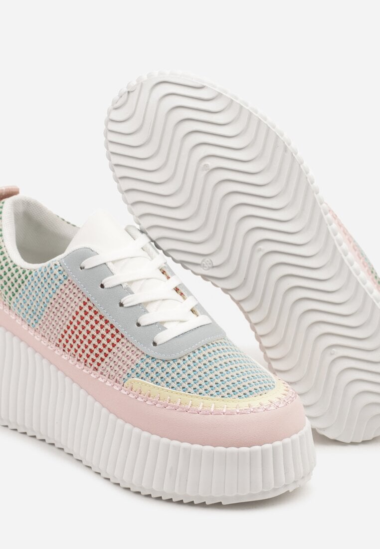 Różowo-Niebieskie Sneakersy na Tłoczonej Platformie z Ozdobnymi Przeszyciami Faloviela