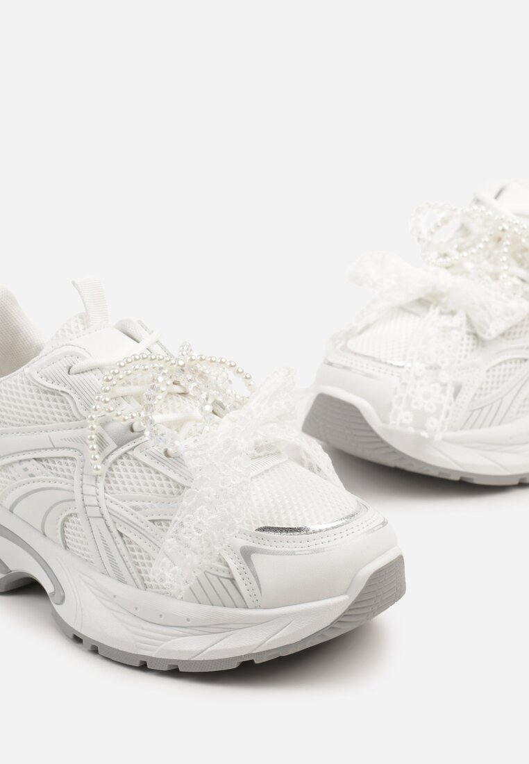Białe Sneakersy z Koralikami Kokardą i Geometrycznym Wzorem Sarivela