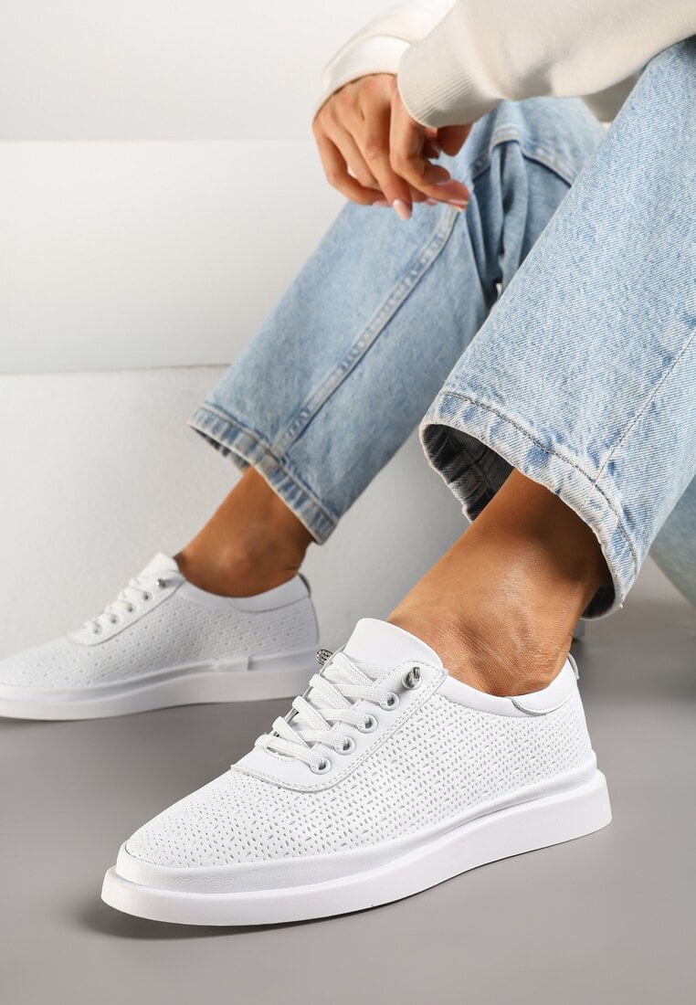 Białe Sneakersy Skórzane z Perforacją i Ozdobą Neorielina