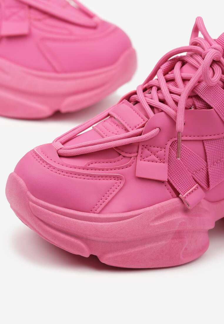 Fuksjowe Sneakersy na Platformie z Tłoczeniami i Ozdobnymi Tasiemkami Leneris