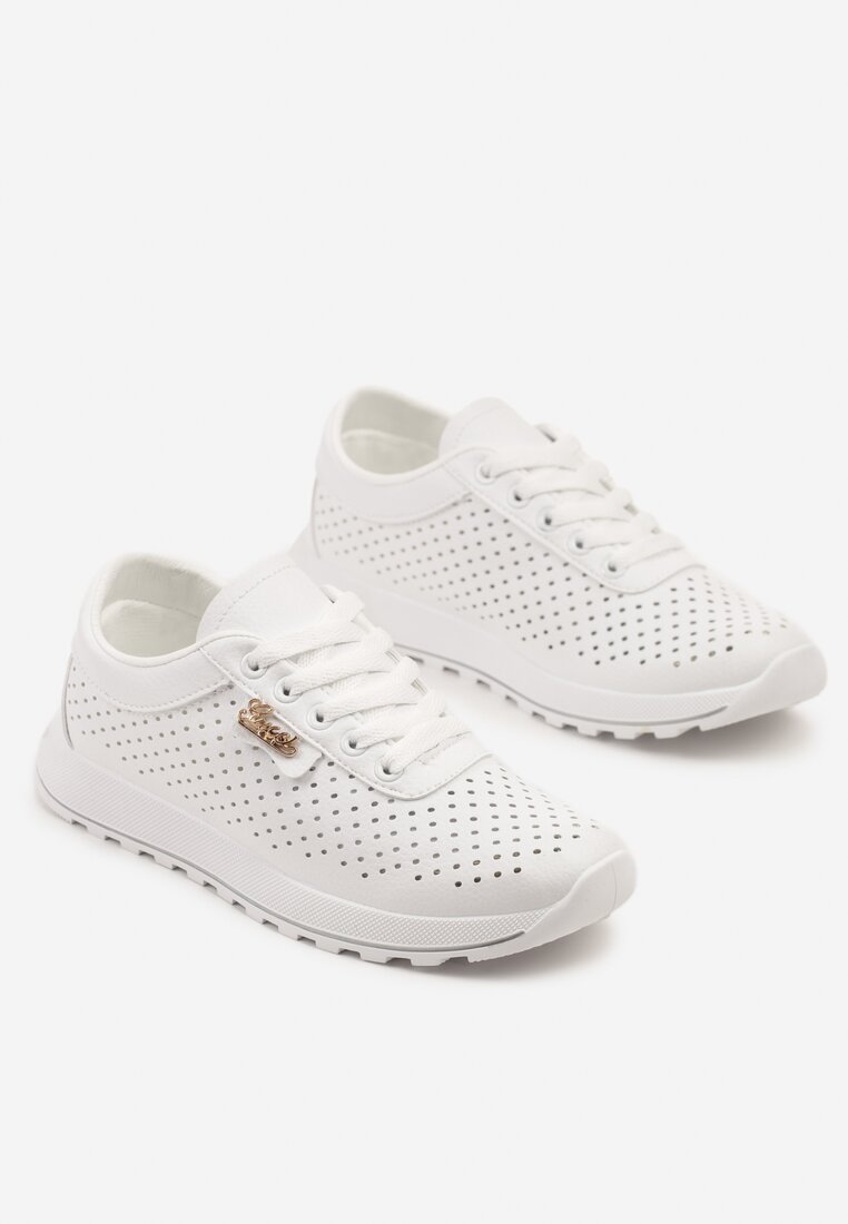 Białe Sneakersy z Ażurową Cholewką i Metalicznym Napisem Turesse