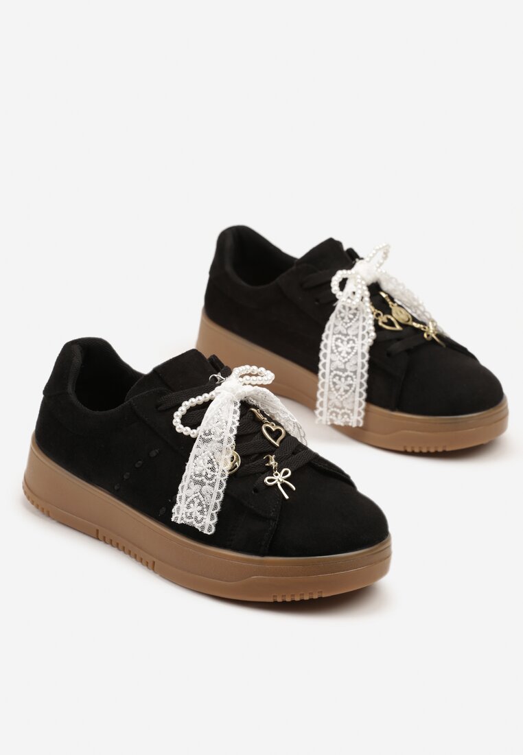 Czarne Sneakersy na Niskiej Platformie z Aplikacjami i Kokardkami Divienne