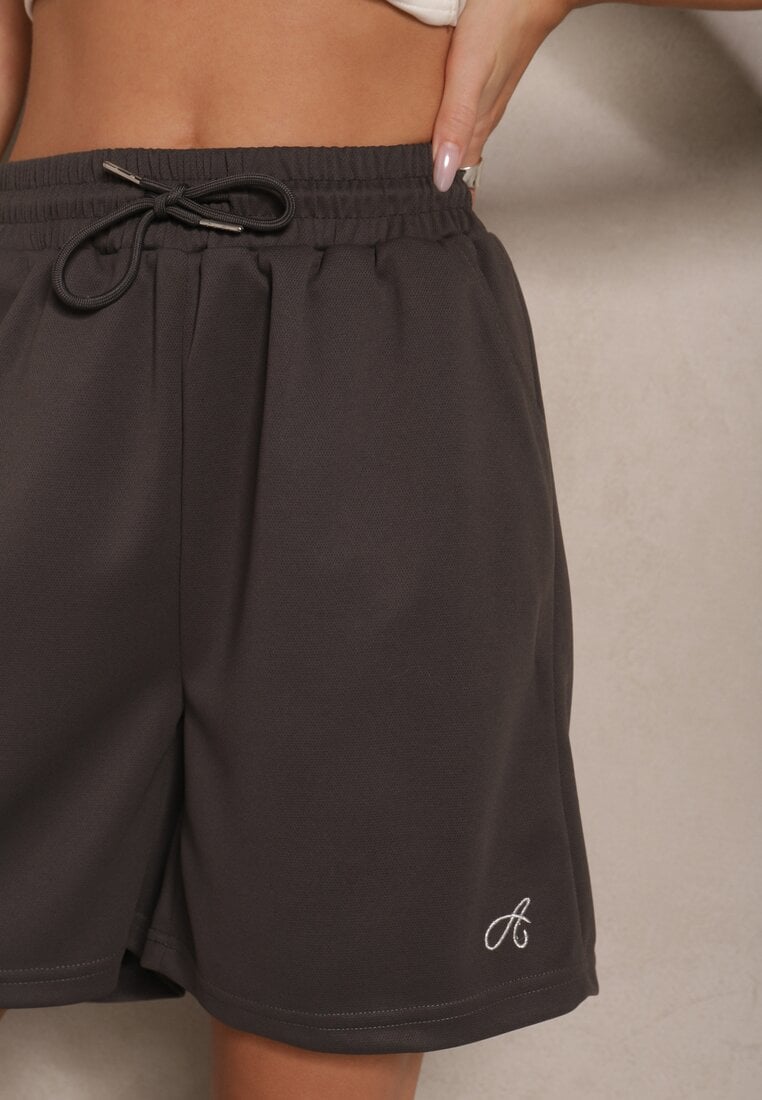 Pantaloni scurți Terinia Gri