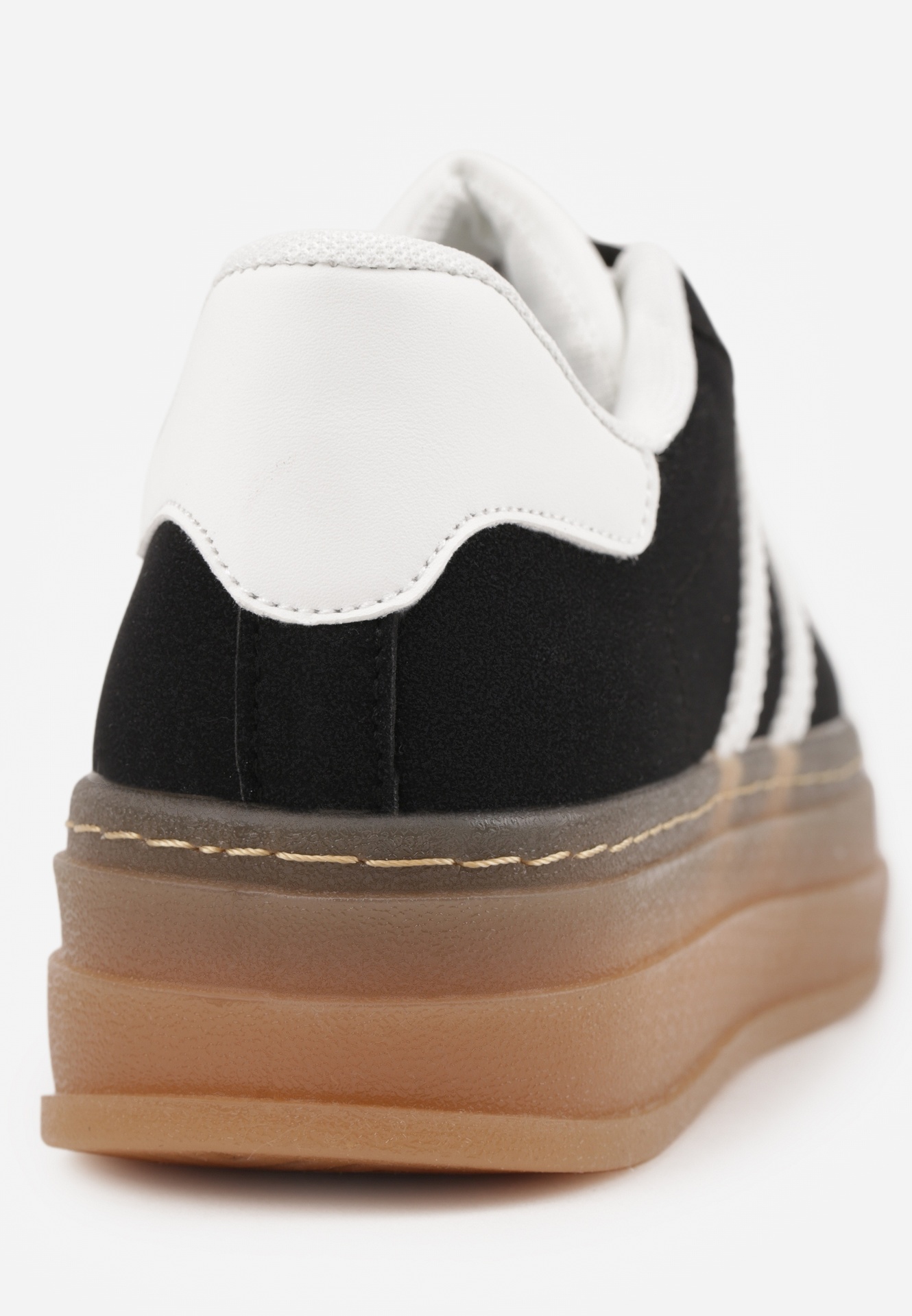 Czarne Sneakersy na Tłoczonej Platformie Ozdobione Paskami Felainora