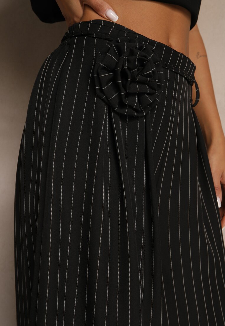 Czarne Spodnie Palazzo High Waist Ozdobione Broszką Kwiatem Folassea