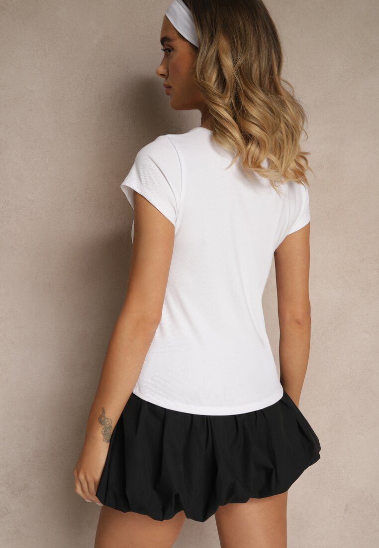 Biały Prążkowany T-shirt z Wiskozą i Dekoltem w Serek Ralavea