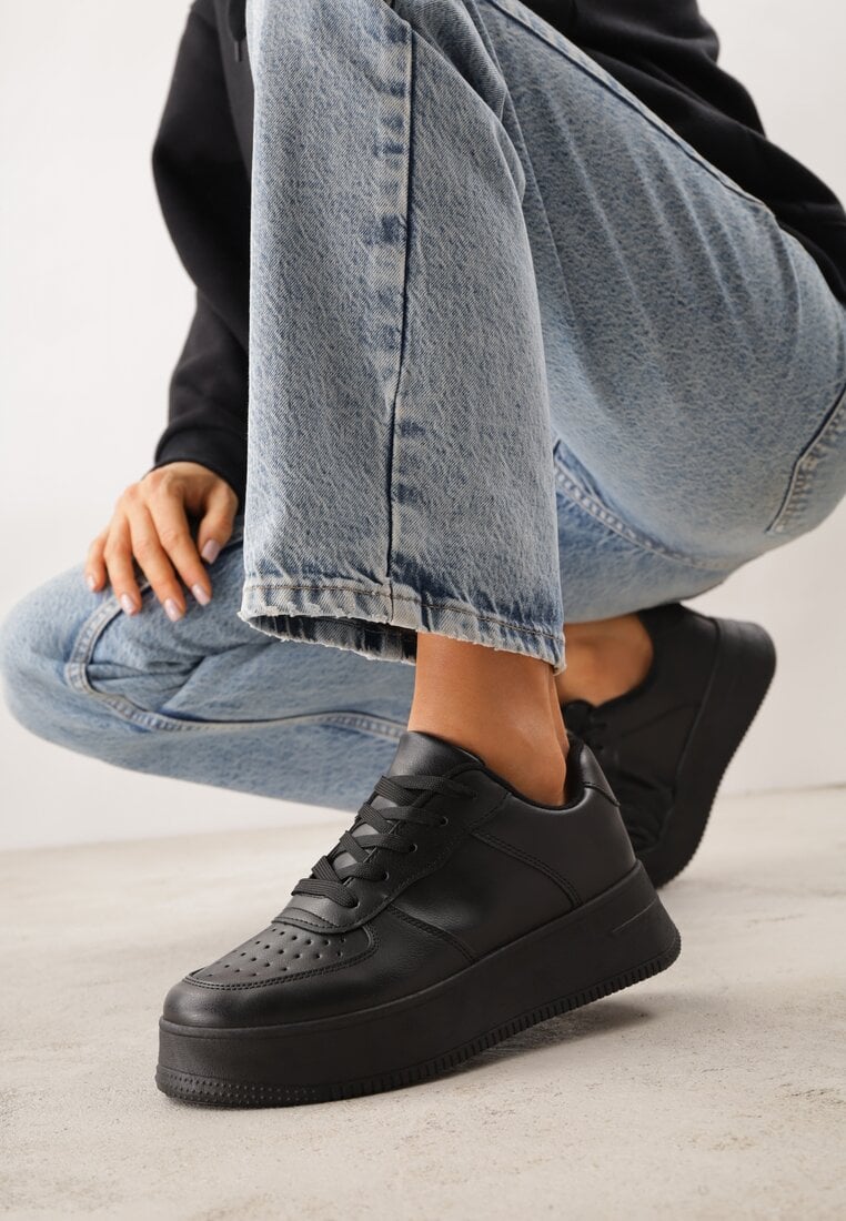 Czarne Kultowe Sneakersy na Grubej Podeszwie z Perforacją na Nosku Lissina