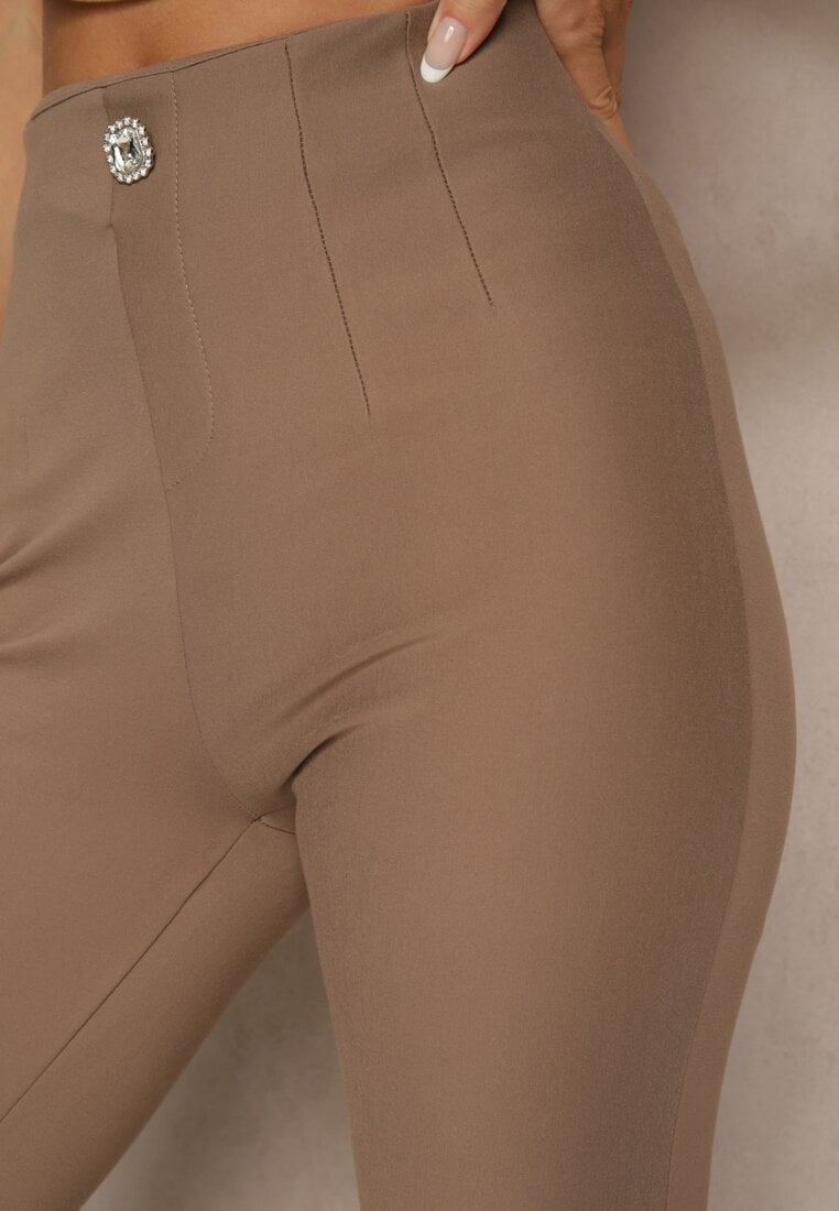 Ciemnobeżowe Legginsy High Waist z Wiskozą z Cyrkoniowym Guzikiem Naliselle