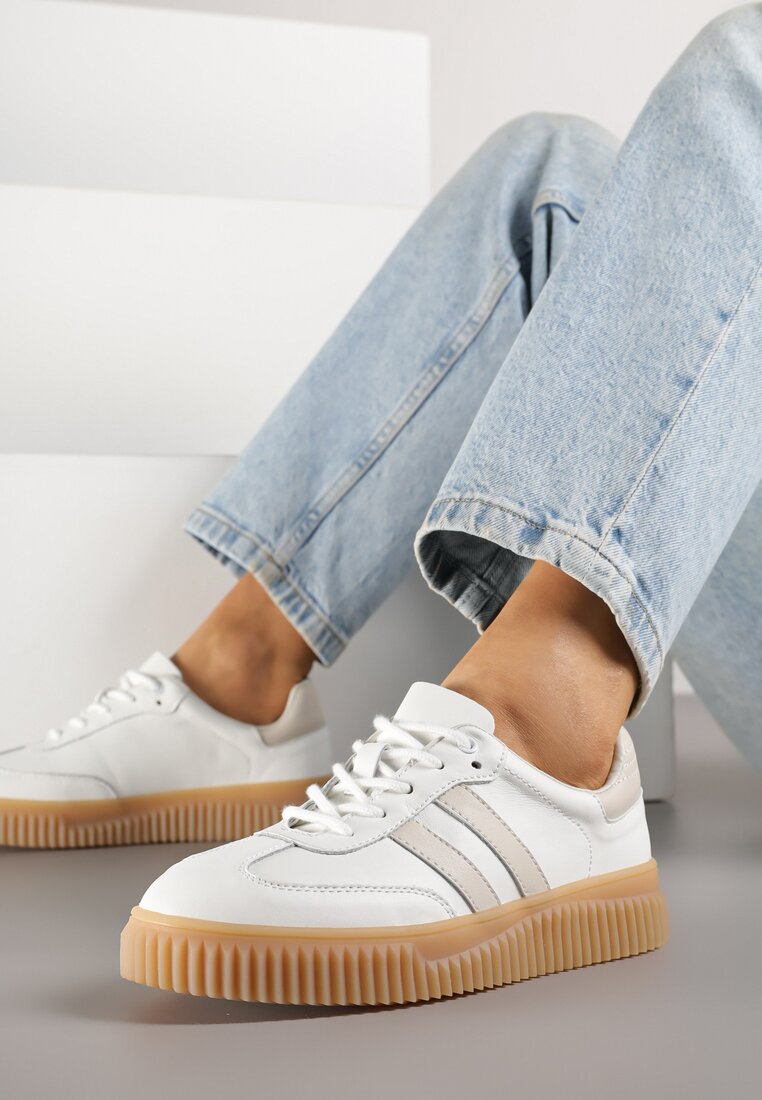 Białe Zamszowe Sneakersy w Stylu Kultowych Tenisówek ze Skórzaną Wkładką i Wzorem w Panterkę Tenannia