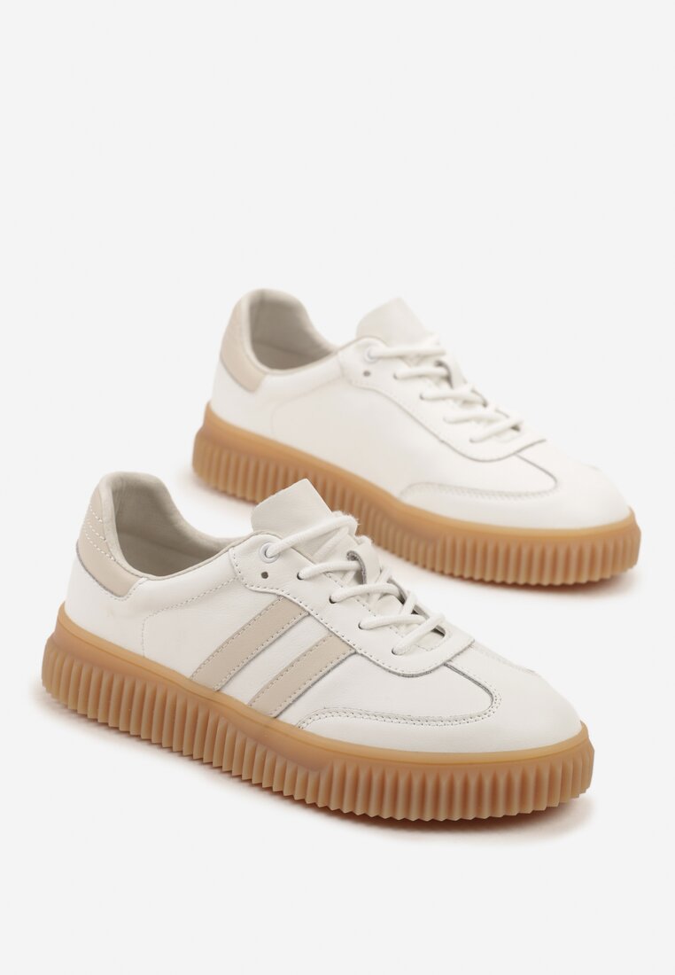 Białe Zamszowe Sneakersy w Stylu Kultowych Tenisówek ze Skórzaną Wkładką i Wzorem w Panterkę Tenannia