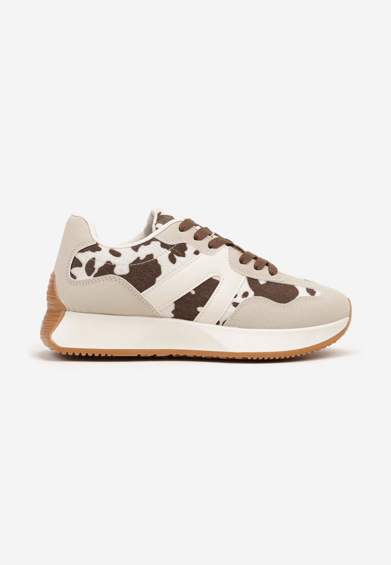 Biało-Brązowe Sneakersy na Płaskiej Podeszwie z Geometryczną Wstawką i Wzorem w Krowie Łaty Sewla