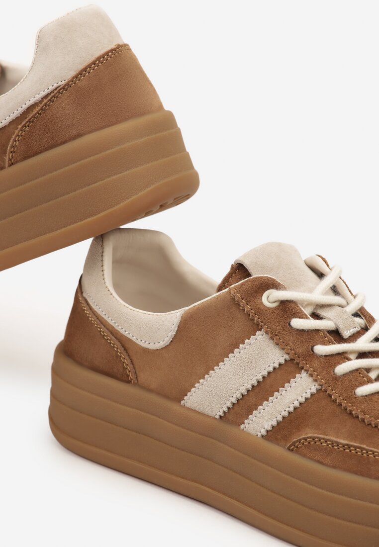 Brązowe Sneakersy Zamszowe na Platformie ze Skórzaną Wkładką Ozdobione Paskiem Adivrie