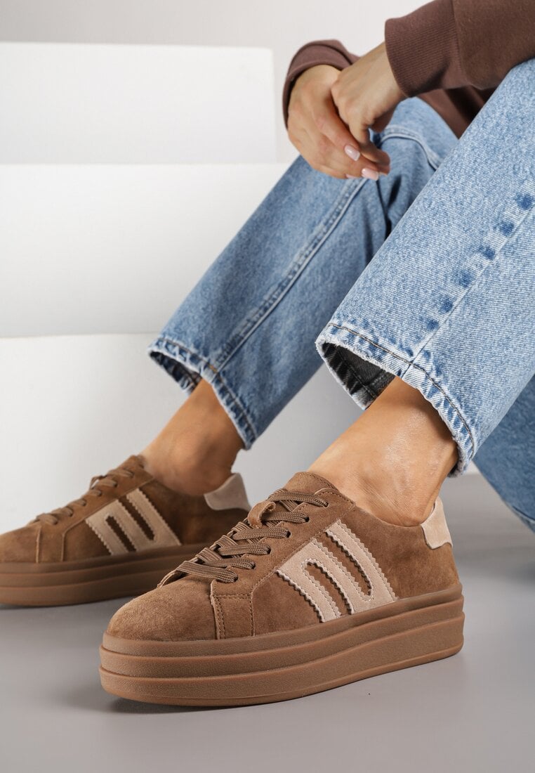 Brązowe Sneakersy Zamszowe na Platformie z Wkładką ze Skóry Naturalnej i Aplikacją Rilarina