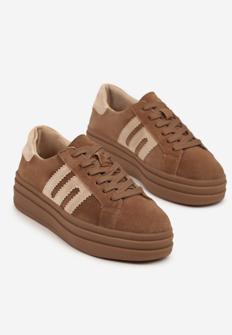 Brązowe Sneakersy Zamszowe na Platformie z Wkładką ze Skóry Naturalnej i Aplikacją Rilarina