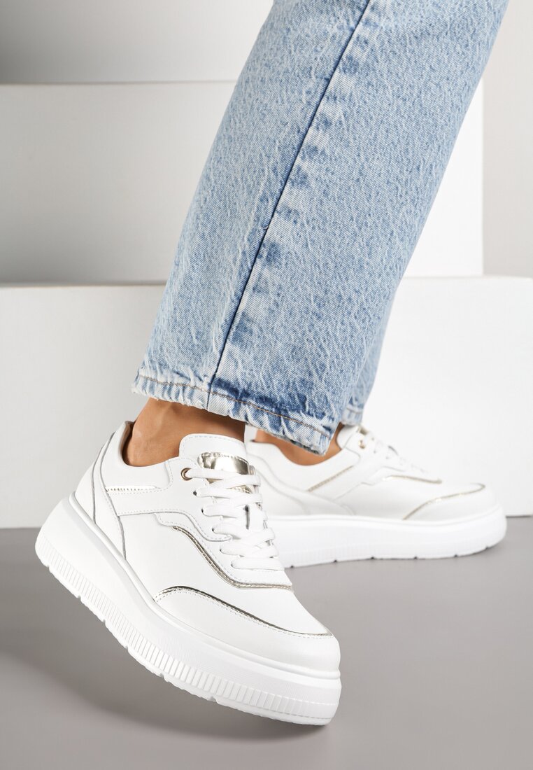 Białe Sneakersy na Platformie ze Skóry Naturalnej Ozdobione Metalicznymi Elementami Haliorea