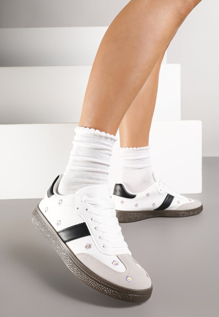 Białe Sneakersy Tenisówki Ozdobione Kwiatkami Zummine