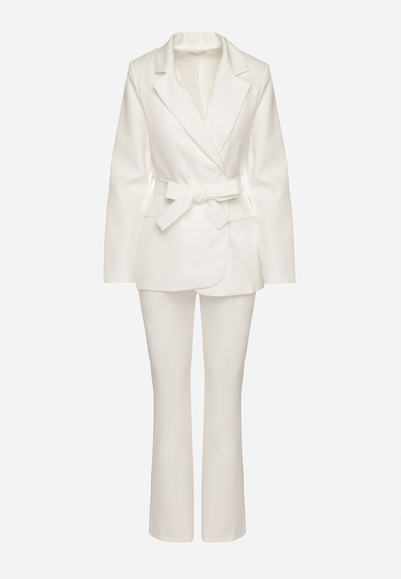 Biały Komplet o Garniturowym Kroju z Marynarką z Wiązaniem i Spodniami Falestra