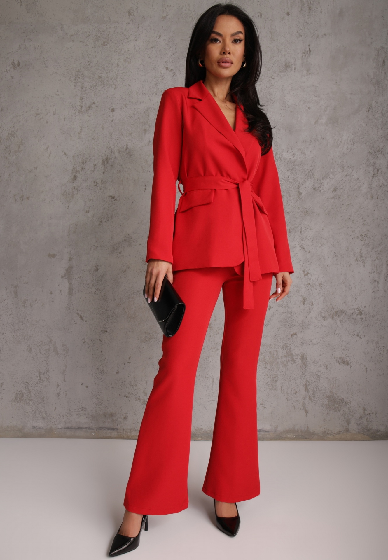 Czerwony Komplet o Garniturowym Kroju z Marynarką z Wiązaniem i Spodniami Falestra