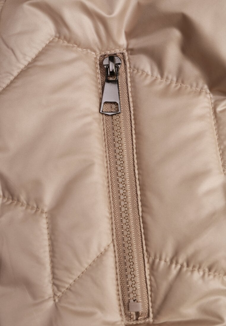 Beżowa Przejściowa Kurtka z Kapturem Zdobiona Pikowaniem Fesulia