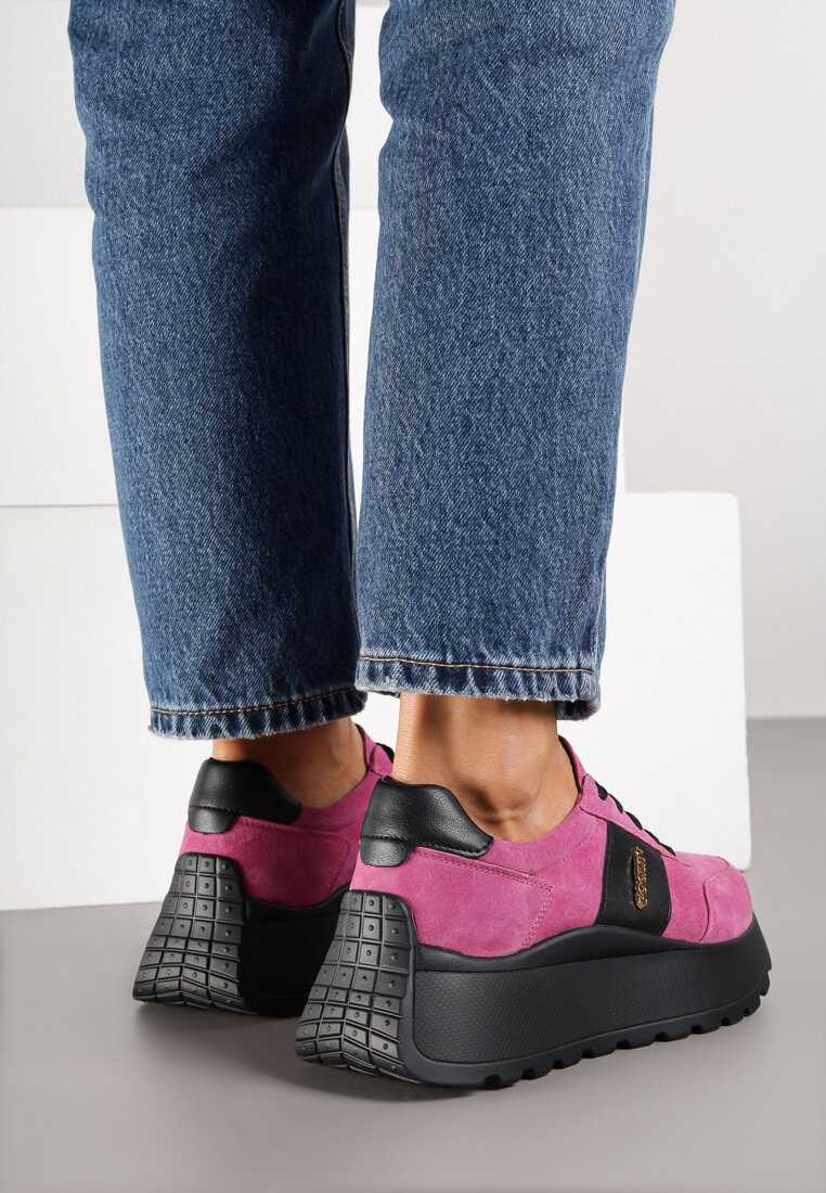 Różowo-Czarne Sneakersy na Platformie z Naturalnego Zamszu z Geometrycznym Wzorem i Napisem Latalissa