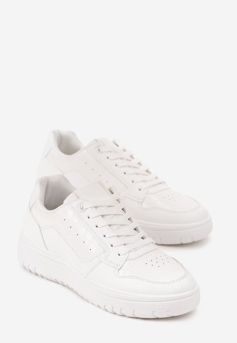 Białe Sneakersy Ozdobione Perforacją i Geometrycznym Motywem Idariele