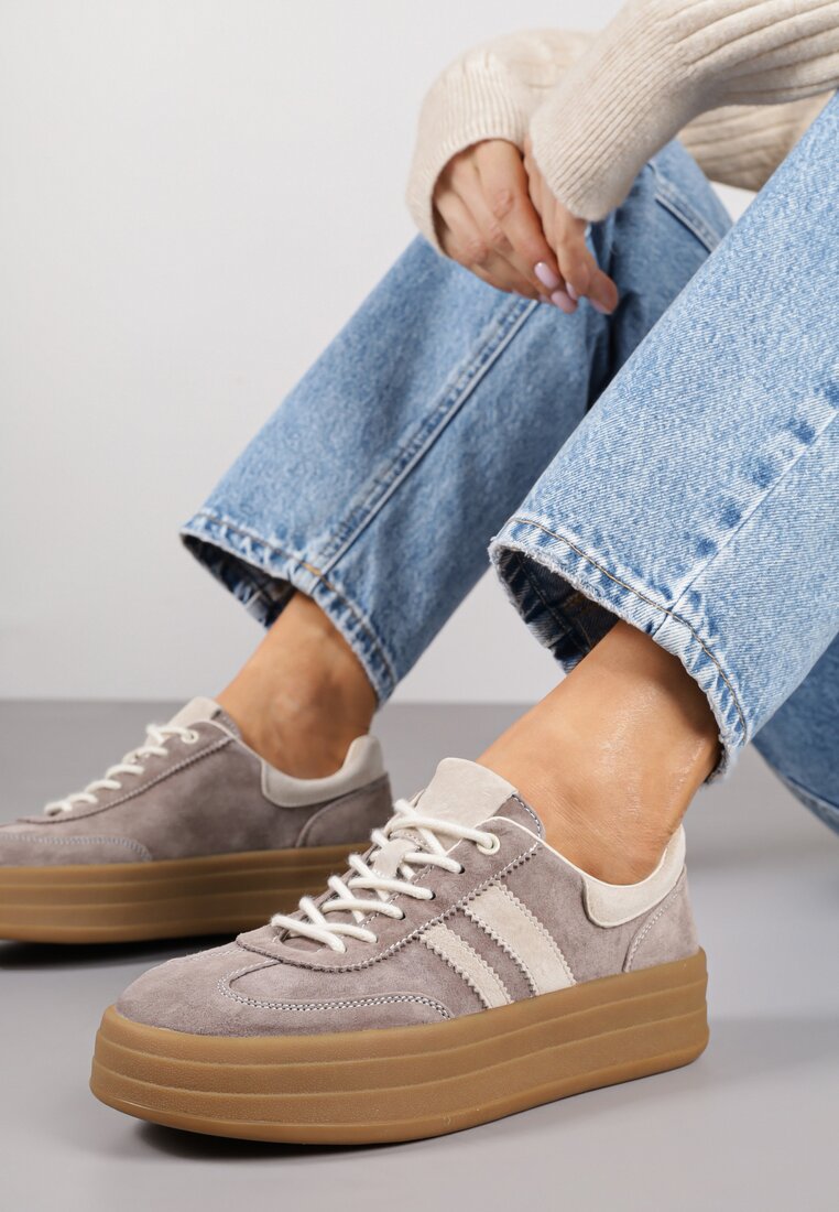 Brązowe Sneakersy Zamszowe na Platformie ze Skórzaną Wkładką Ozdobione Paskiem Adivrie
